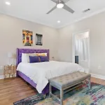 Spacious 4Br Mid-City Home With Pool & Balcony