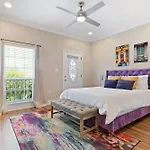 Spacious 4Br Mid-City Home With Pool & Balcony