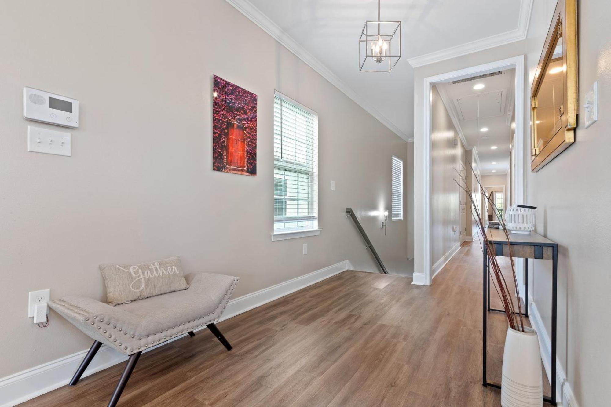Spacious 4br Mid-city With Pool & Balcony Holiday home *