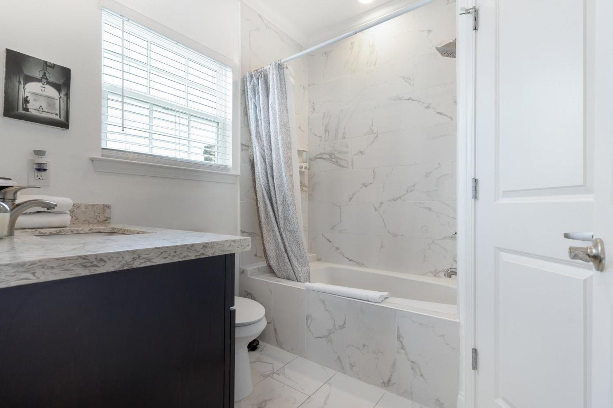 Spacious 4br Mid-city With Pool & Balcony Holiday home New Orleans