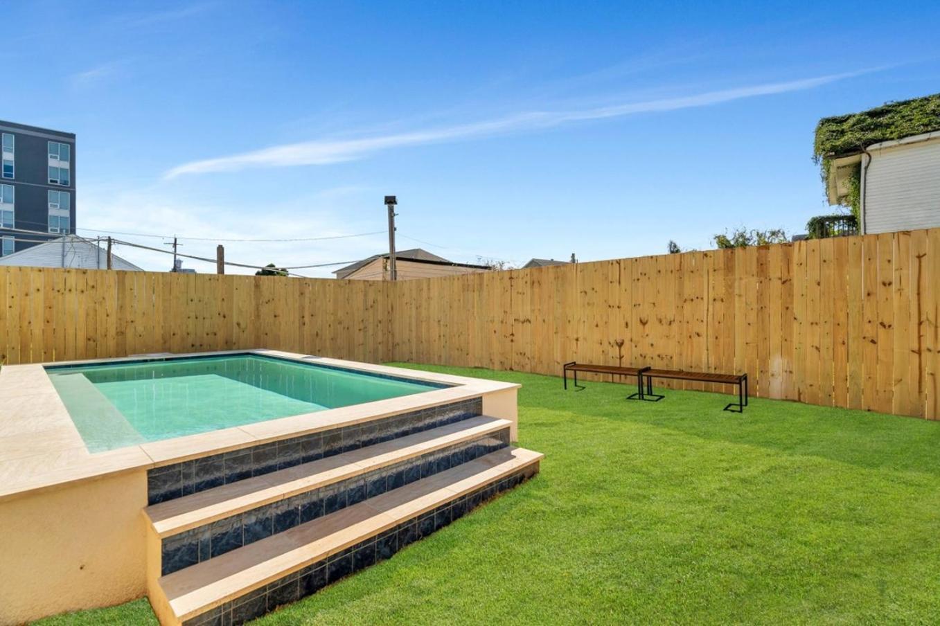 Spacious 4br Mid-city With Pool & Balcony Holiday home *