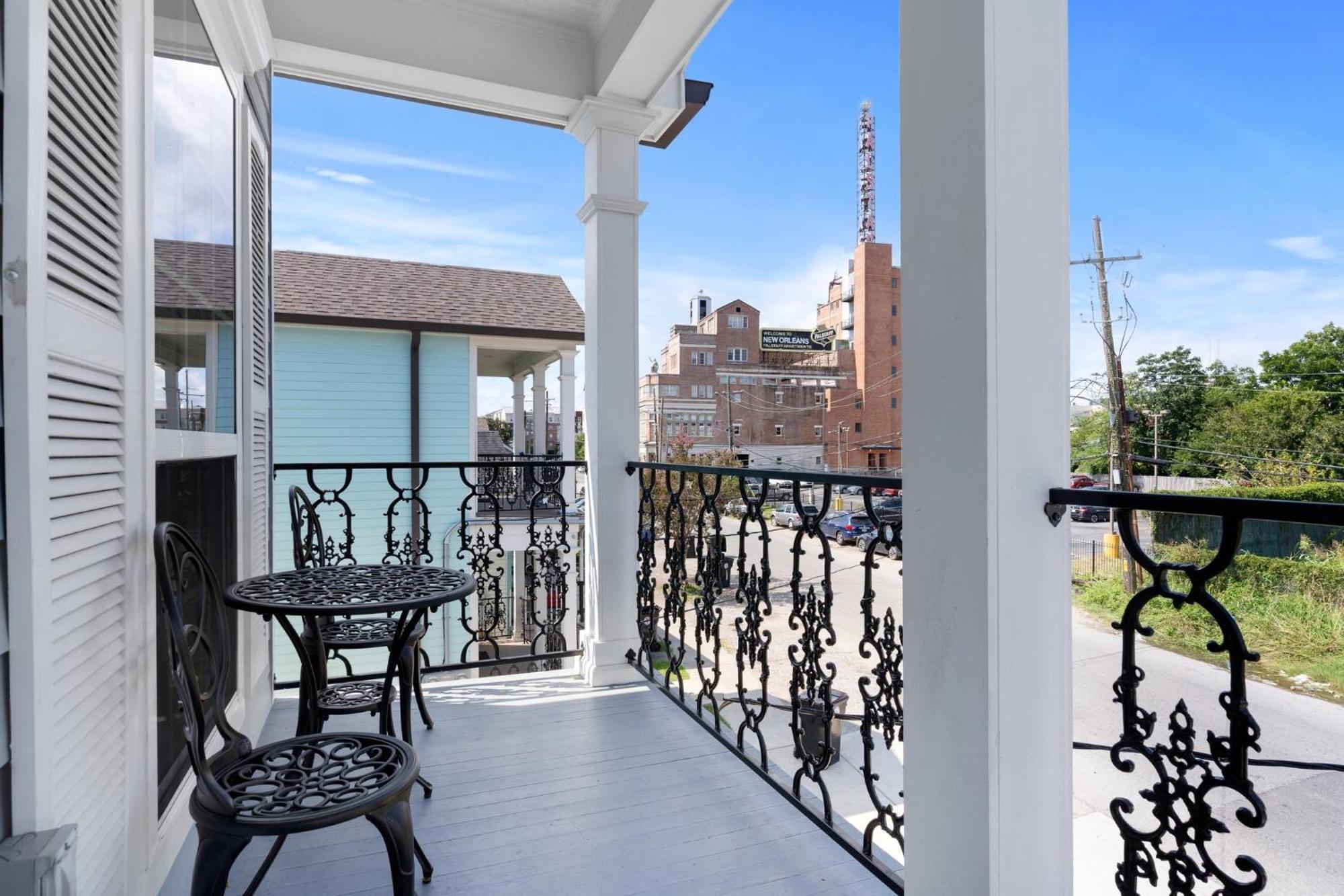 Spacious 4br Mid-city With Pool & Balcony Holiday home New Orleans